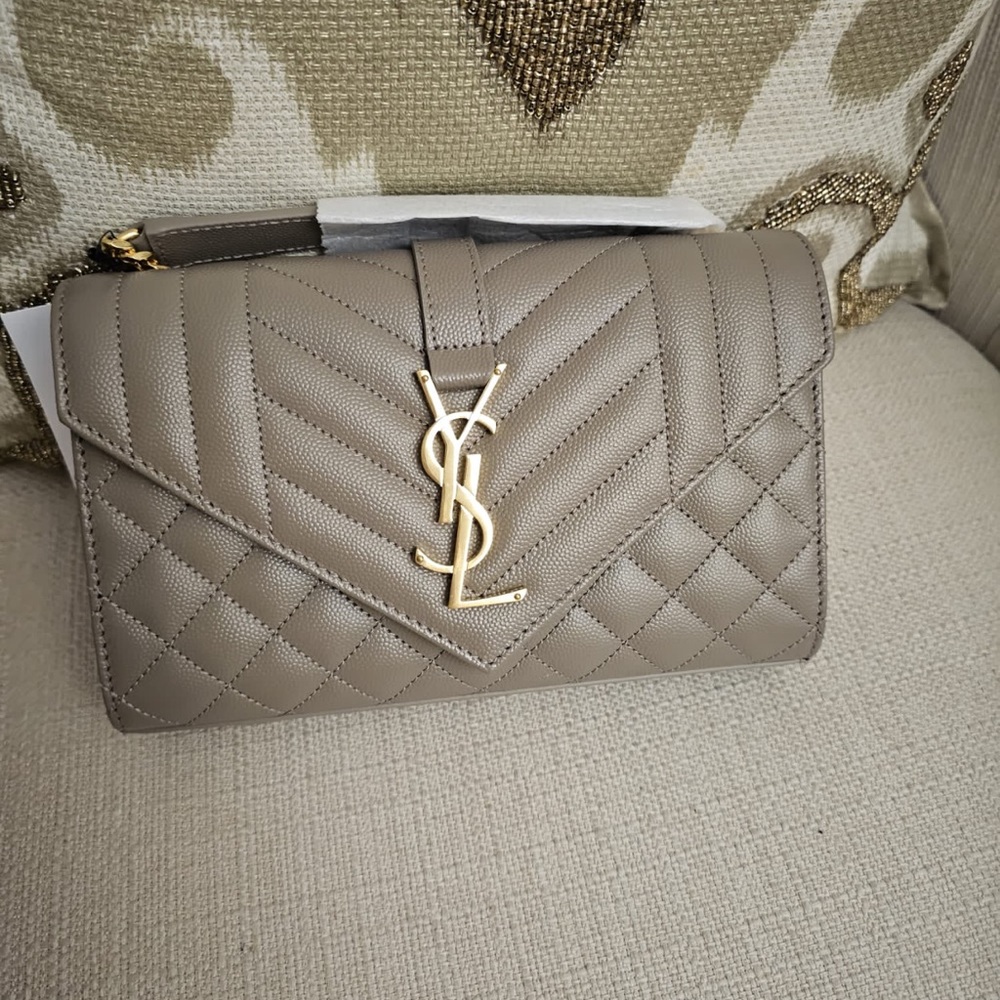 Small Envelope Calfskin
Leather Shoulder Bag